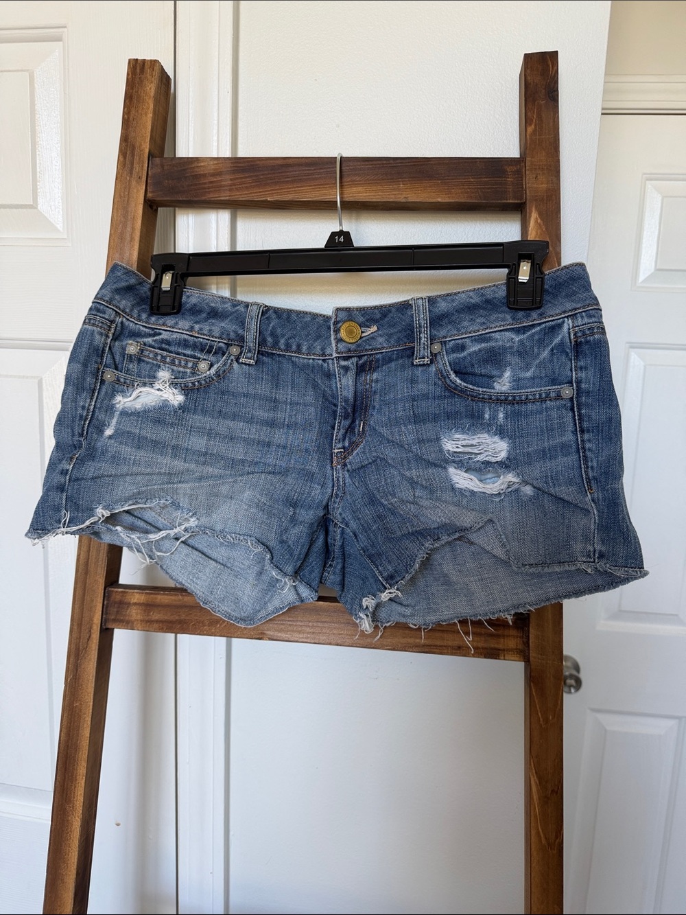 American Eagle Outfitters. Y2K. Distressed Denim Shorts. Low rise. Raw hem